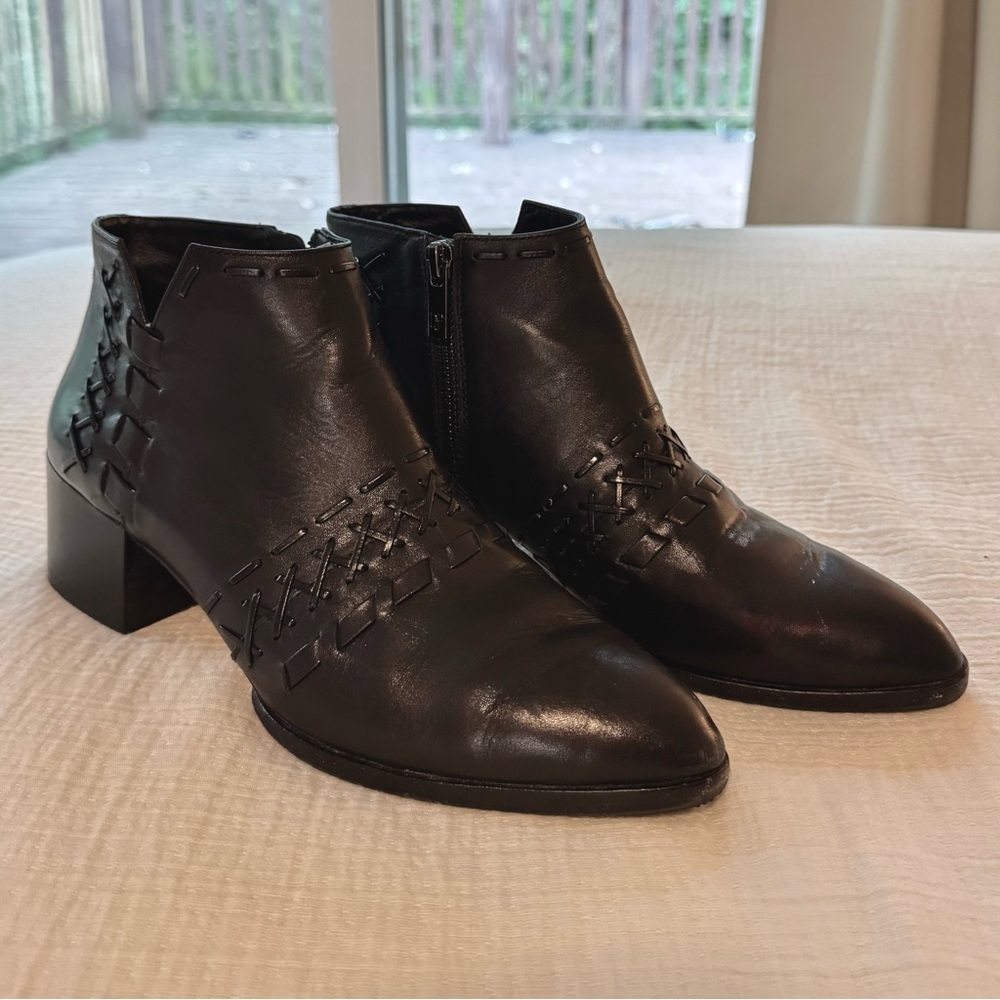 DONALD J PLINER size 6.5 women’s black leather ankle boots